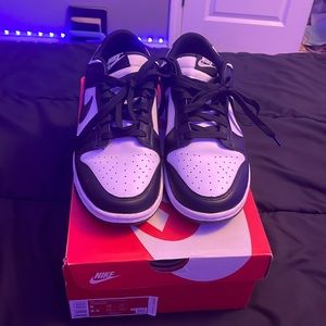 Black and white dunks / pandas size 8 barely used